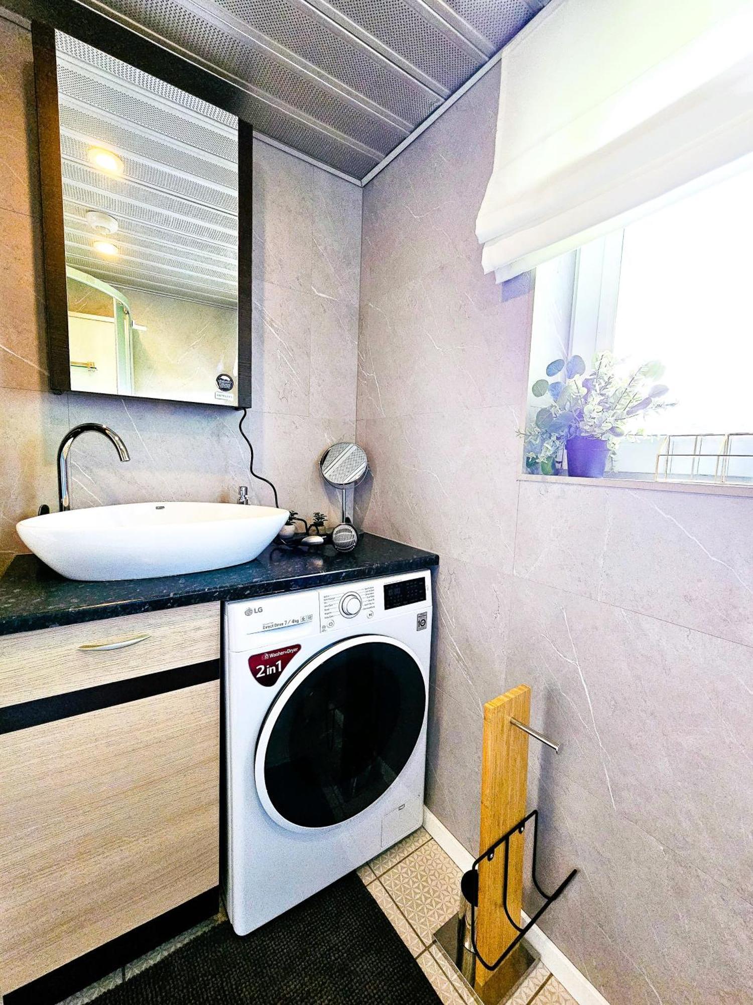 Cofy Rentals - Centrally Located, Quiet District, Air-Conditioning, Free Parking, 24-7 Express Check-In-Out, Close To Sea And Everything You Need For Living! Reval Zimmer foto